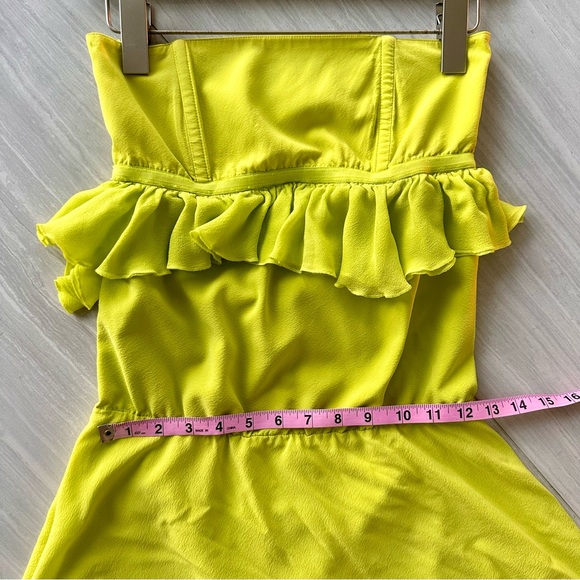 Alice + Olivia • Strapless Lime Dress - Picture 6 of 10